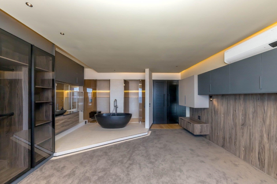 2 Bedroom Property for Sale in Sea Point Western Cape